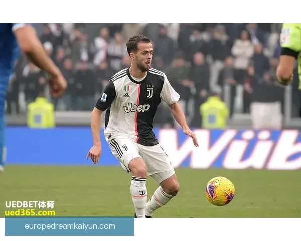 拉菲尼亚与奥尔莫位置之争持续升温，两名球员状态均表现稳健